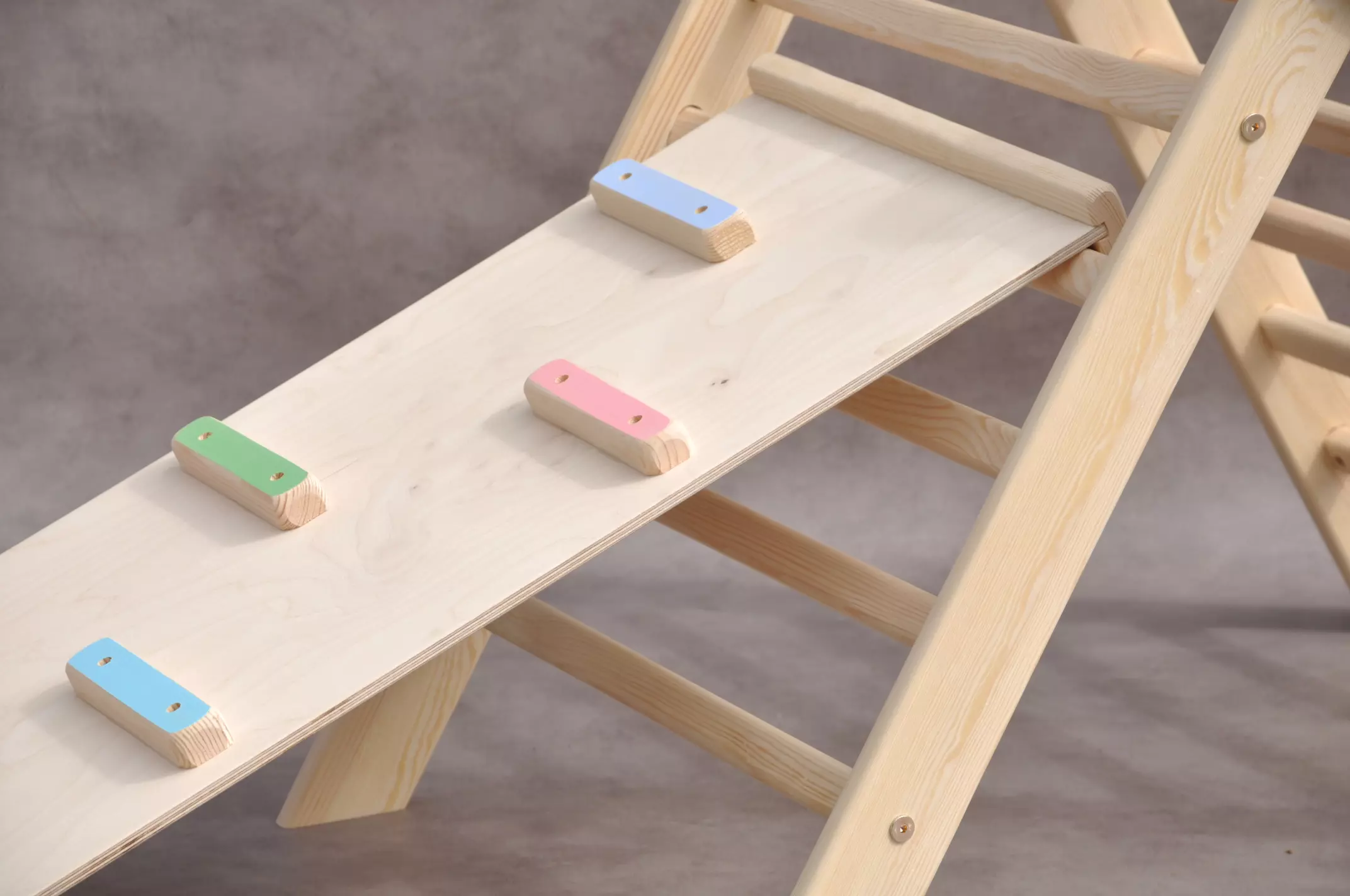 Montessori liukurampa Puinen ympyrä – turvallinen ja hauska liukumäki vauvalle ja lapselle, kehittävä lelu motoriikan ja tasapainon harjoitteluun